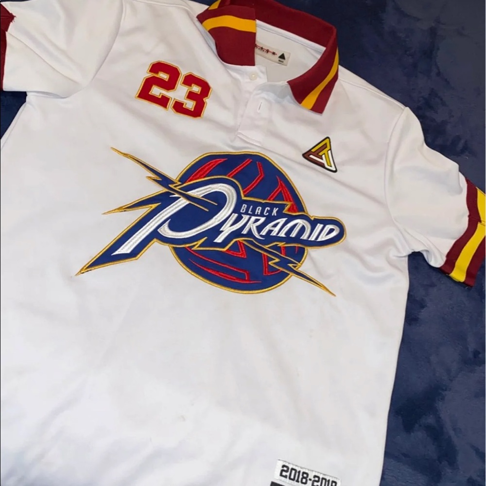 Black pyramid jersey